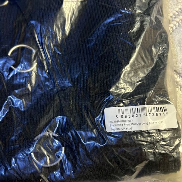 PRETTY LITTLE THING - BLACK RING FRONT CUT OUT LONG SLEEVE KNIT TOP - Picture 5 of 6